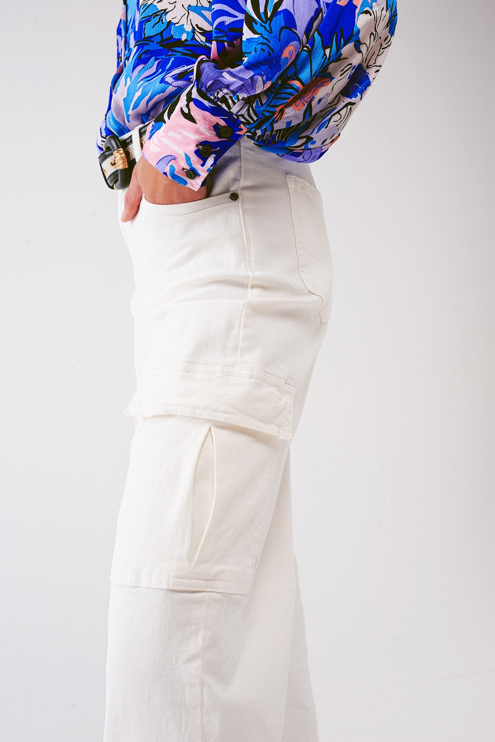 Jeans cargo de perna reta em branco