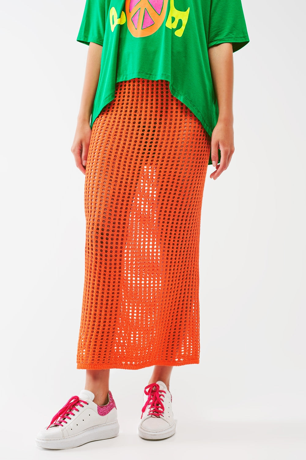 Saia maxi em crochê transparente na cor laranja