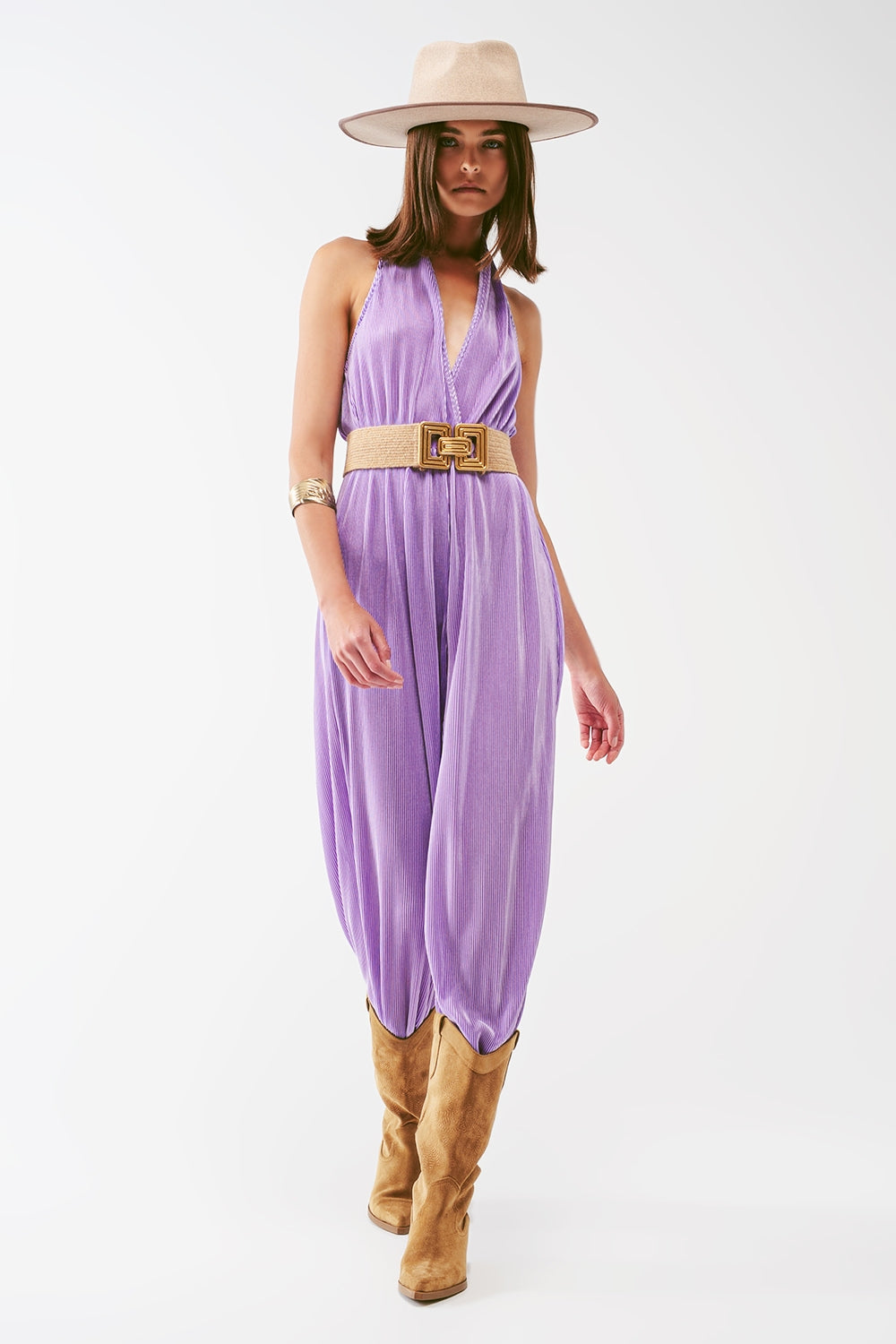 Macacão maxi plissado com decote halter em cetim lila