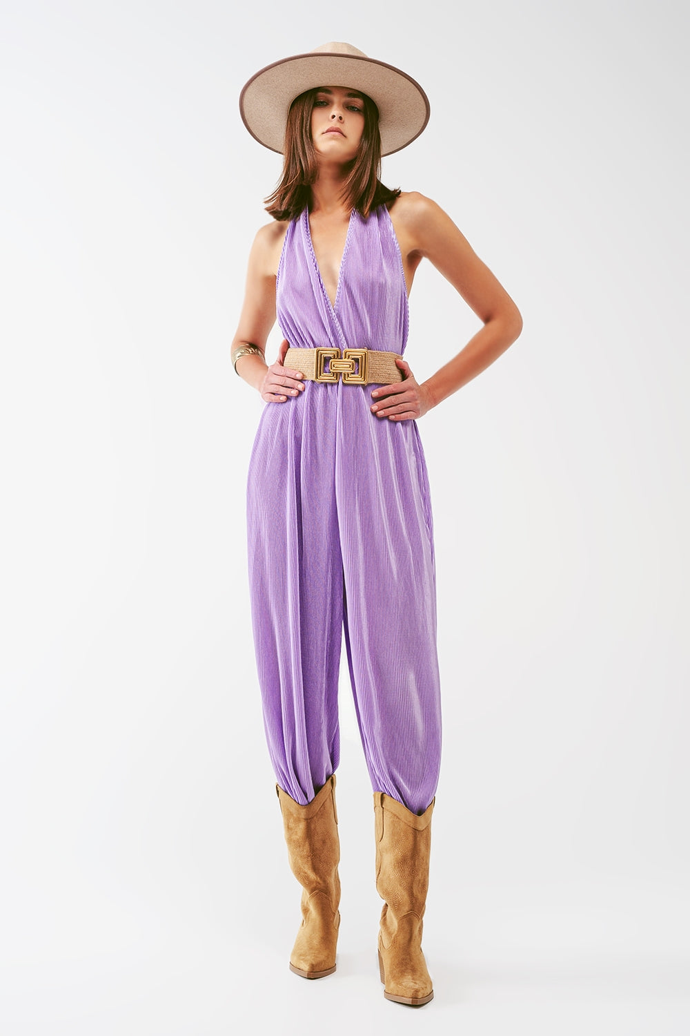 Macacão maxi plissado com decote halter em cetim lila