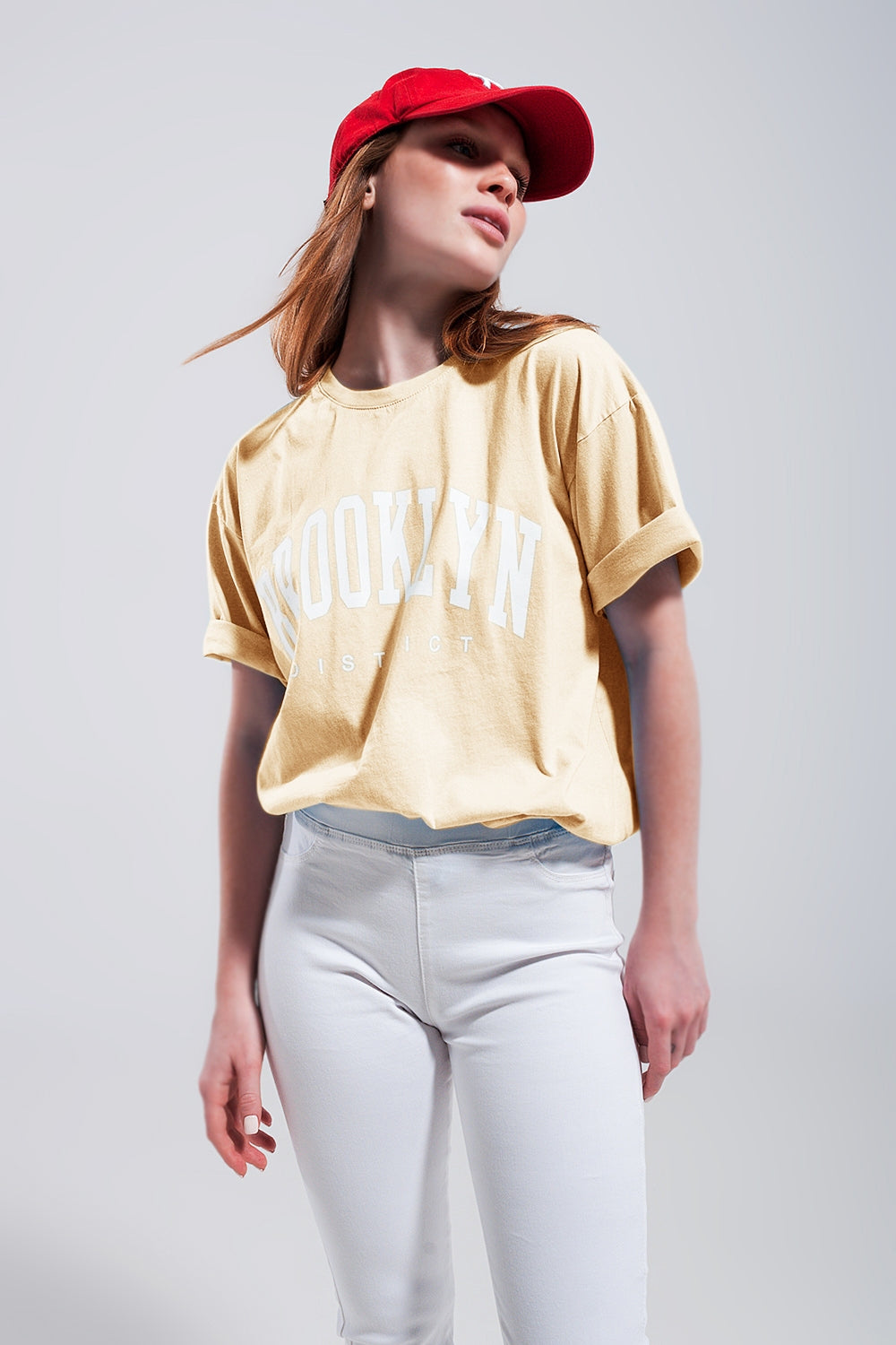 Camiseta com texto do distrito de Brooklyn em amarela