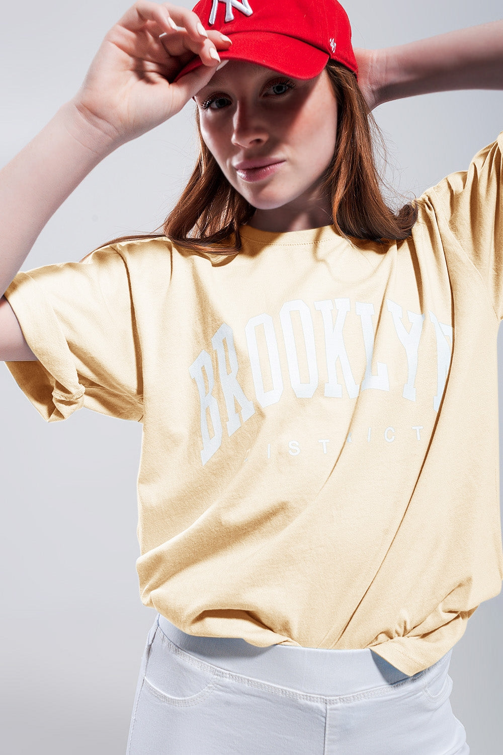Camiseta com texto do distrito de Brooklyn em amarela