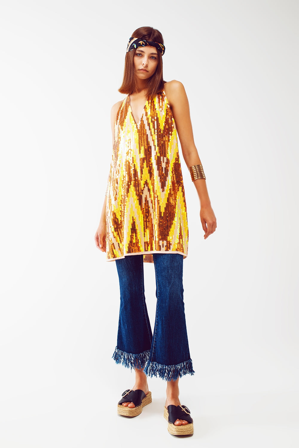 Vestido curto de festa com lantejoulas