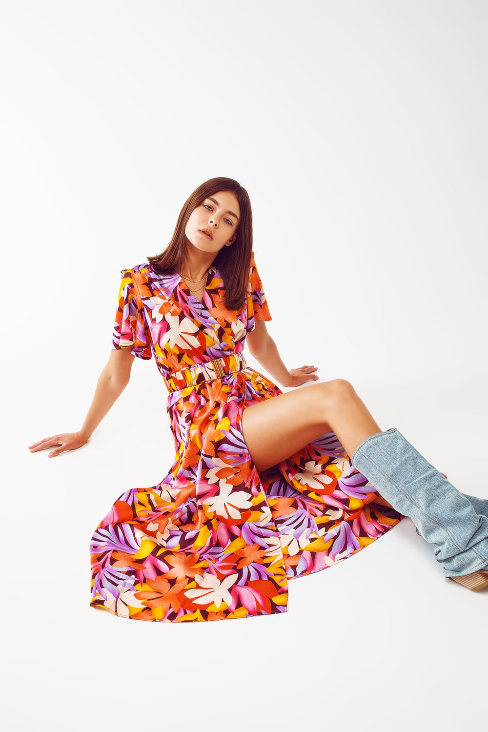 Vestido longo plissado com decote em V multicolorido