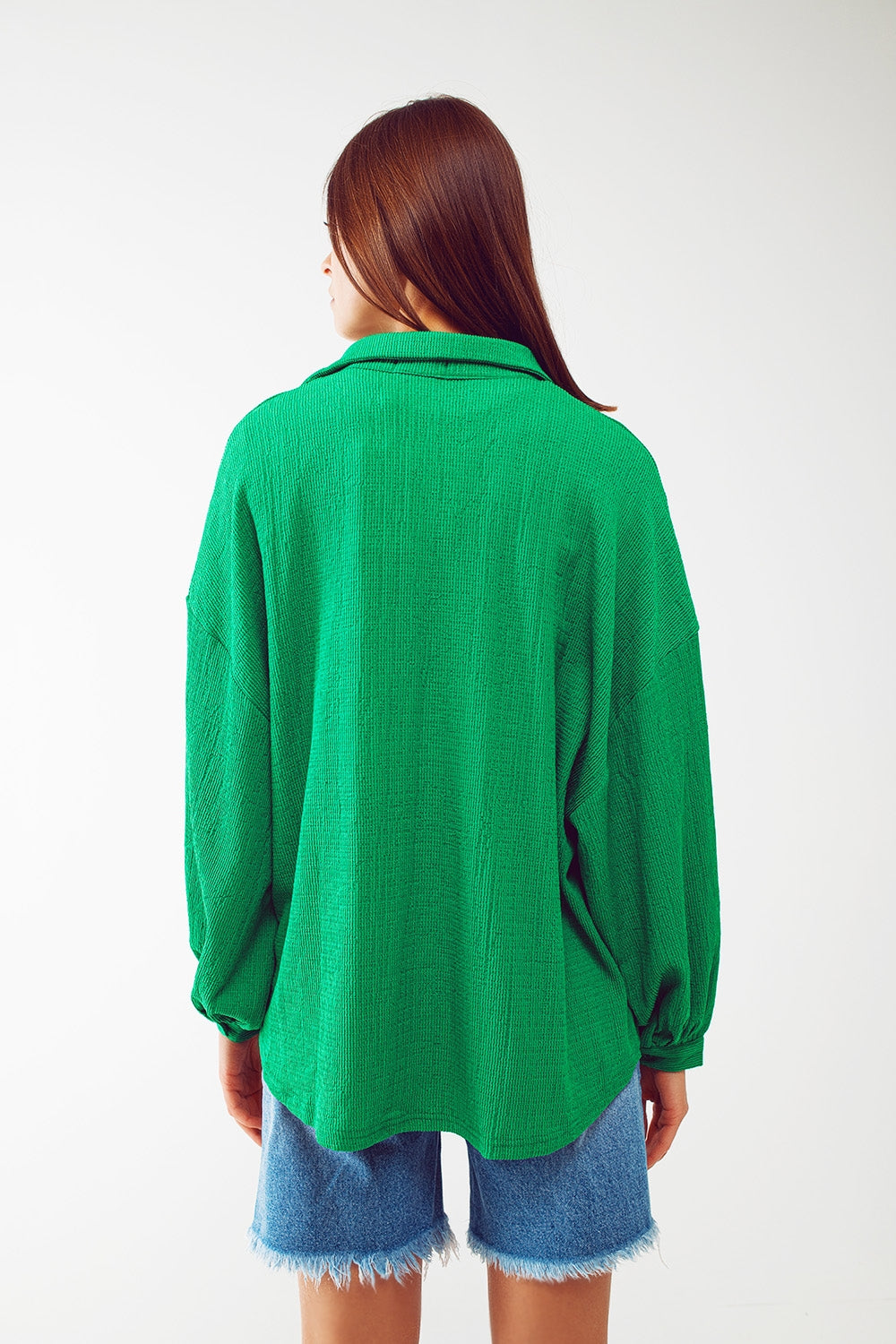 Camisa com textura e mangas bufantes em verde