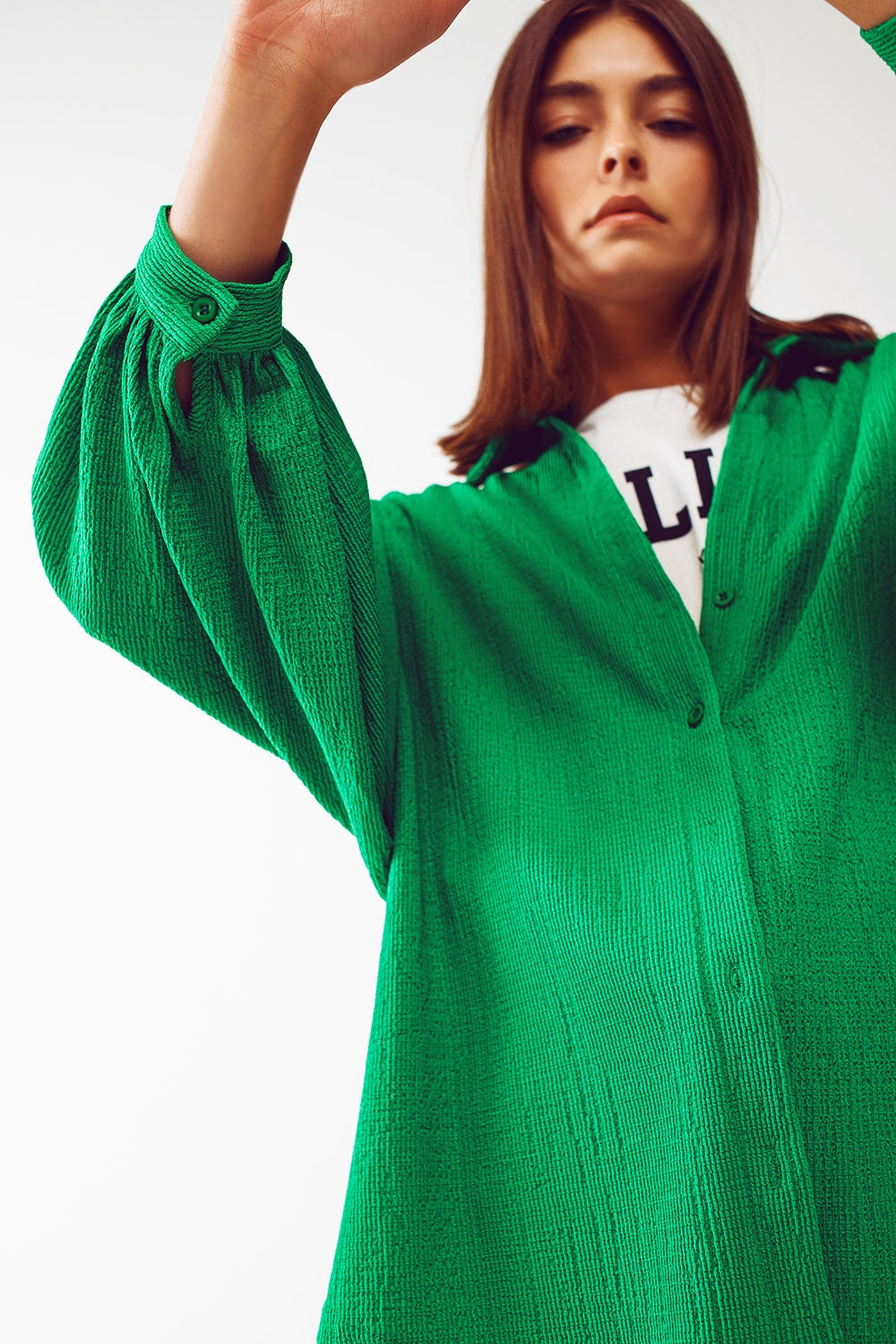Camisa com textura e mangas bufantes em verde
