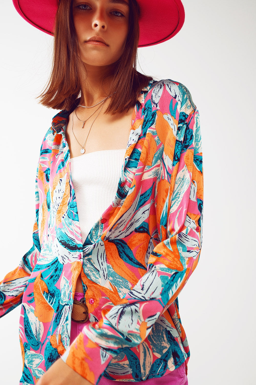 Camisa de cetim com estampa floral em laranja