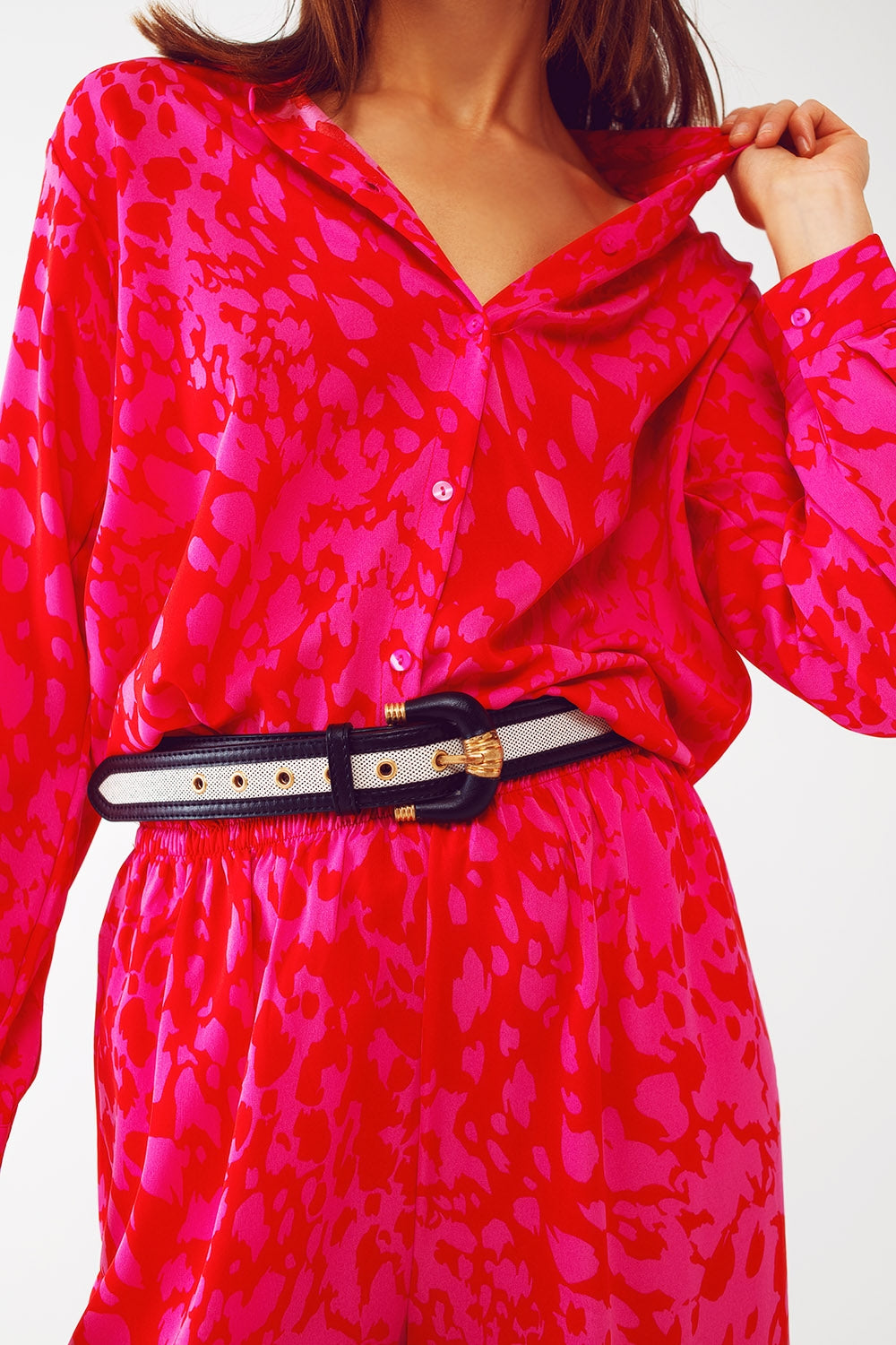 Camisa com estampa animal em fúcsia
