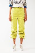 Calça cargo com pontas de borlas em lime