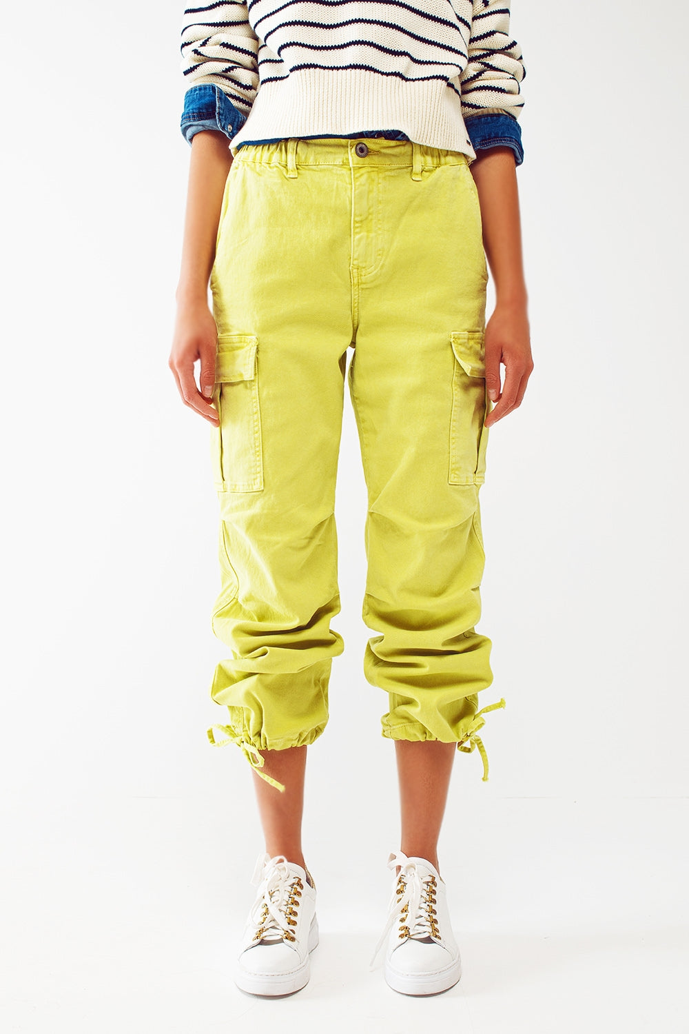 Calça cargo com pontas de borlas em lime