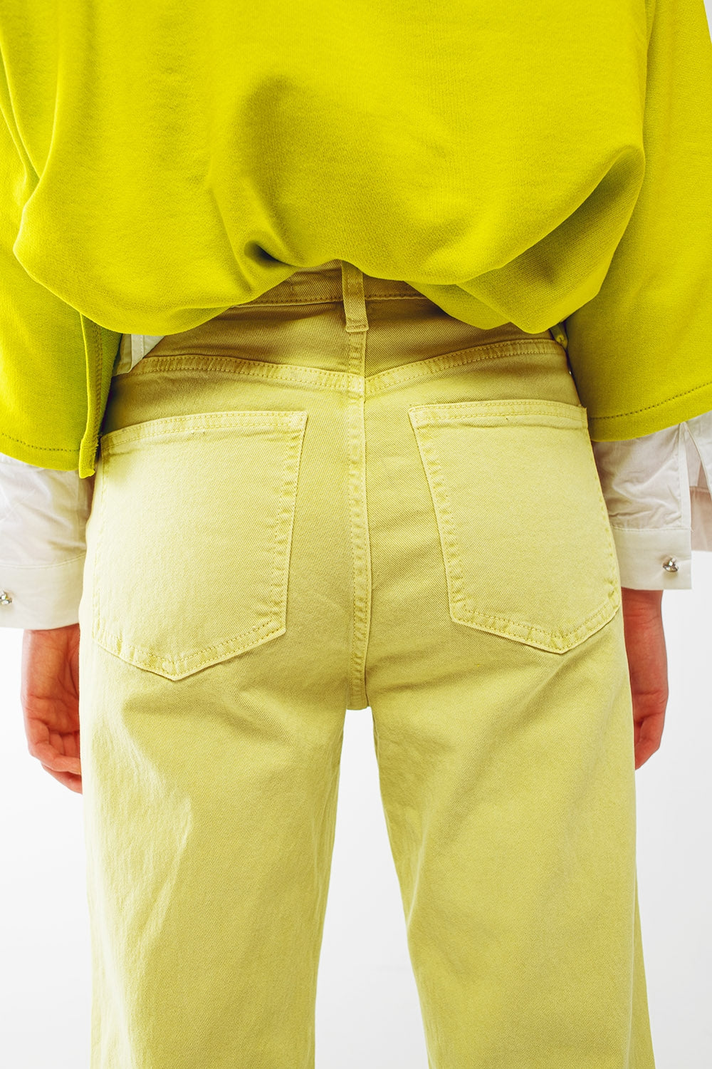 Calça jeans de perna reta com bainha cropped em verde limão