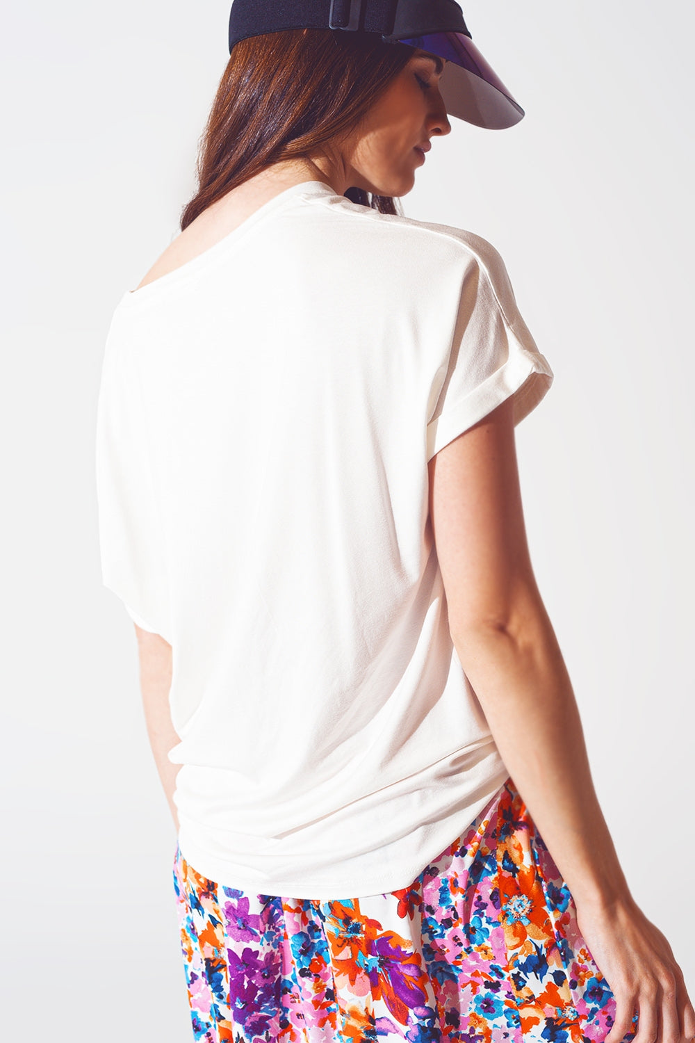 Camiseta de gola barco com texto Good Vibe em branco e rosa