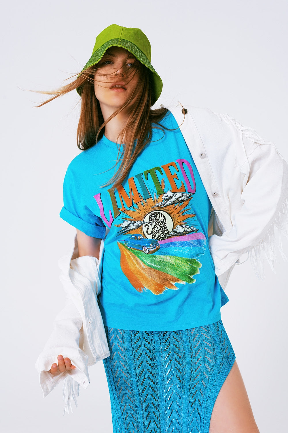 Camiseta com estampa gráfica limitada em azul
