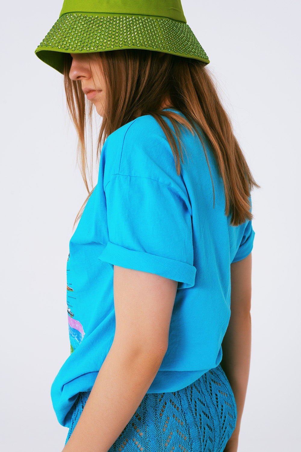 Camiseta com estampa gráfica limitada em azul