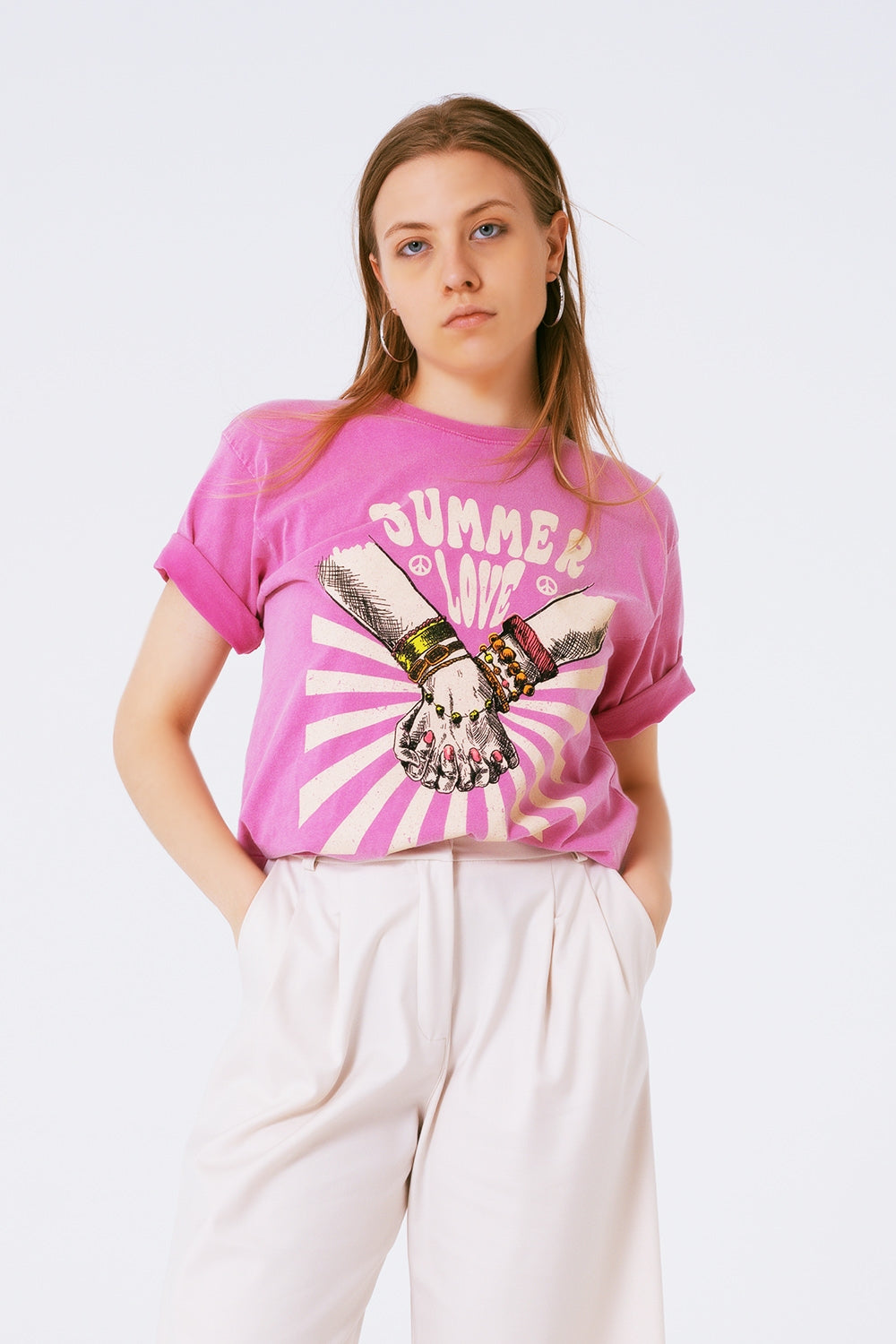 Camiseta com estampa gráfica e o texto Summer Love em rosa