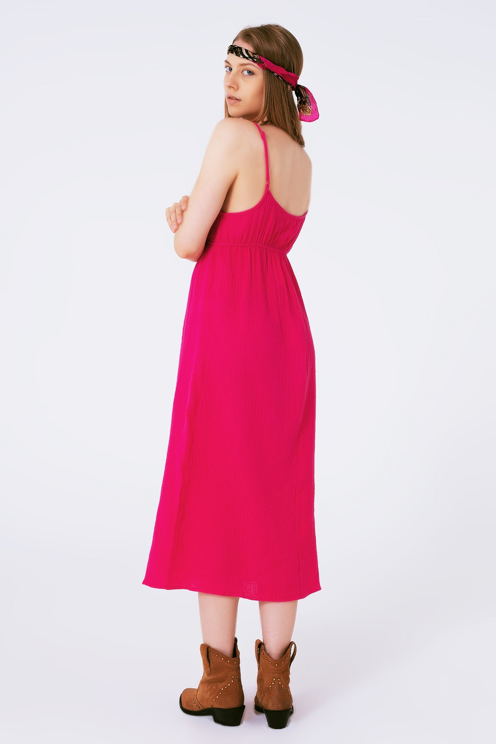Vestido longo de verão fúcsia com alças e cintura franzida