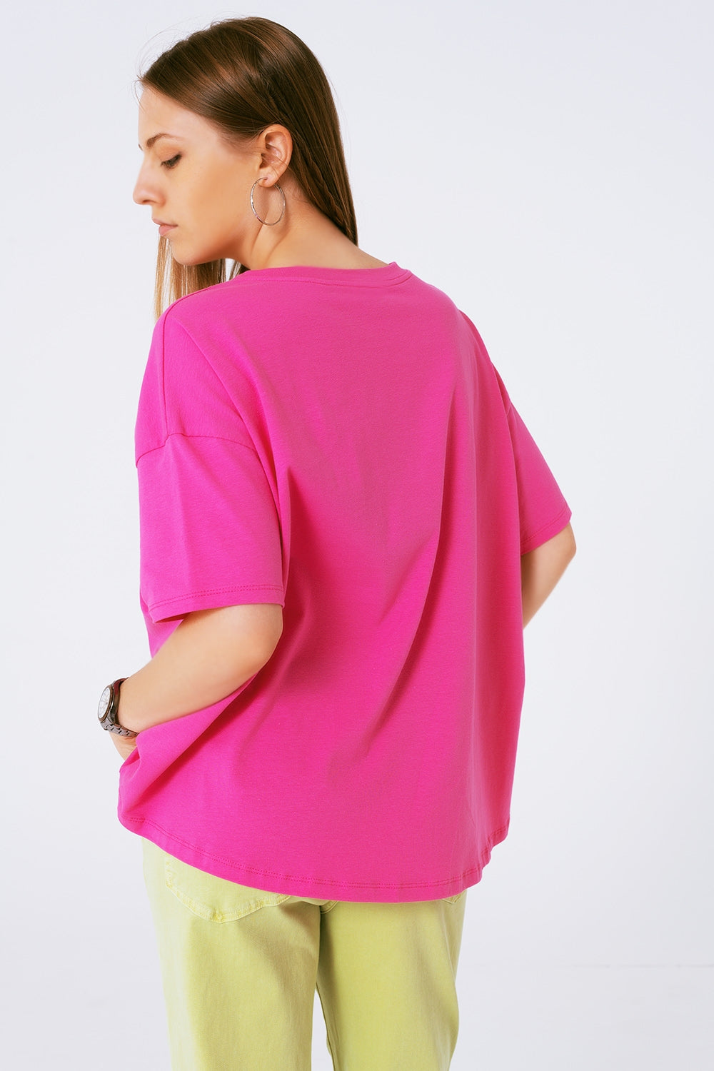 camiseta fuchsia folgada com urso colorido