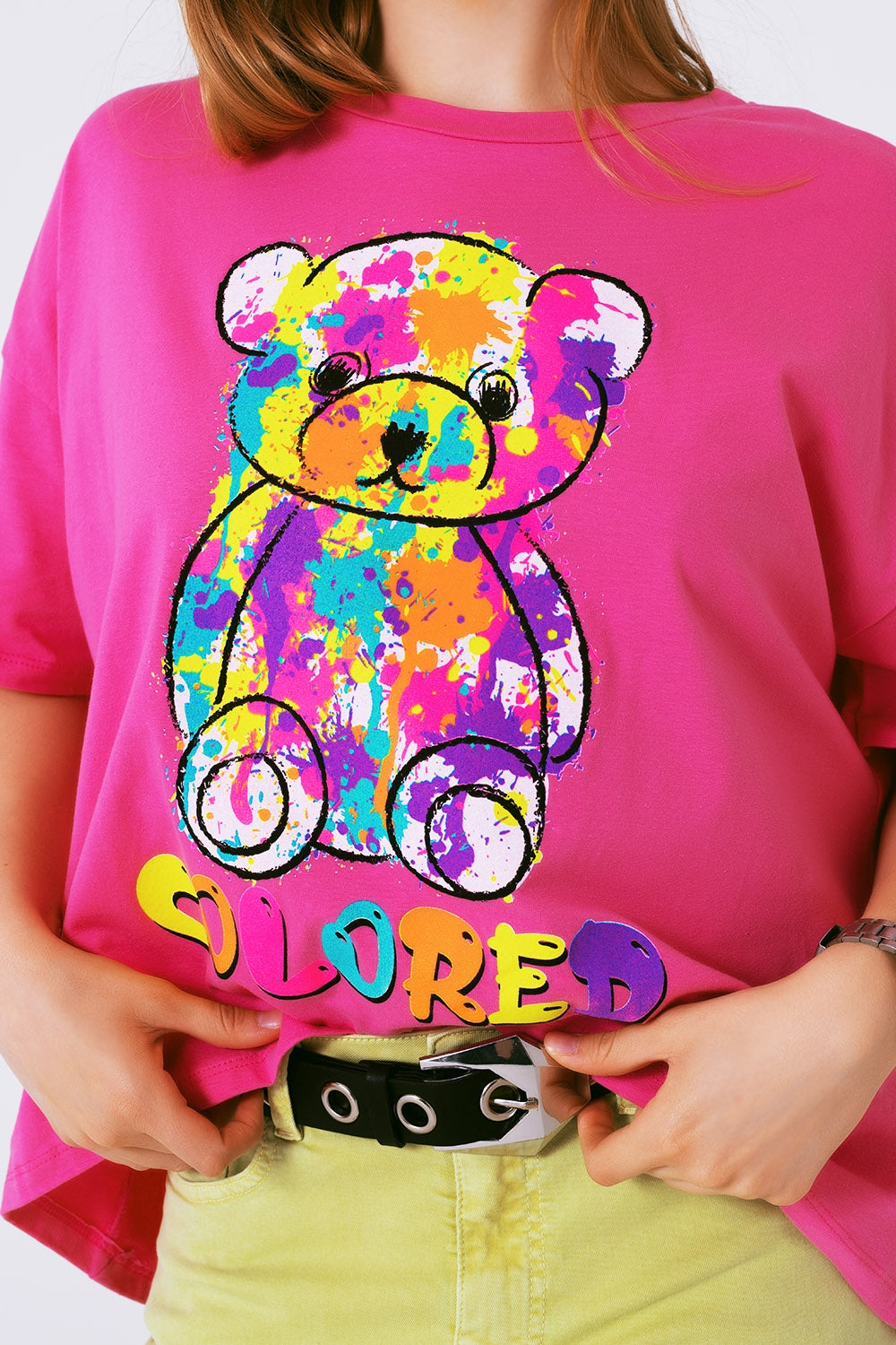 camiseta fuchsia folgada com urso colorido