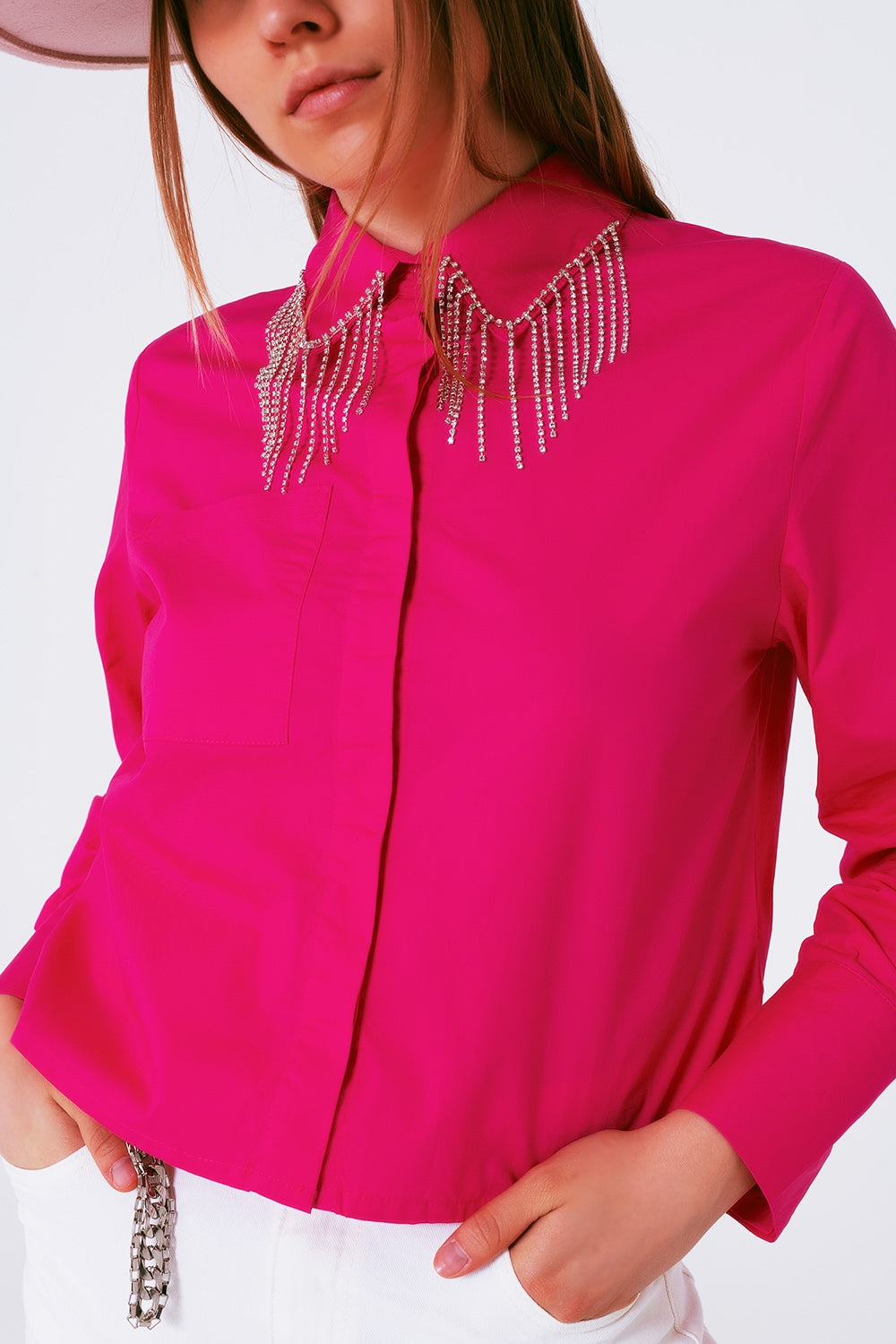 Camisa com colarinho de franjas e strass em fuxia