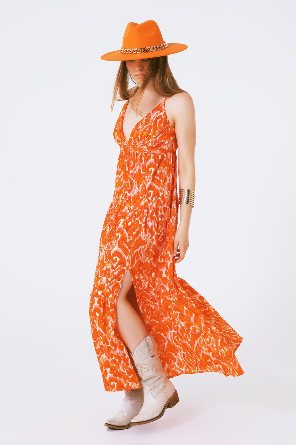 Vestido longo estampado floral com decote em V em laranja
