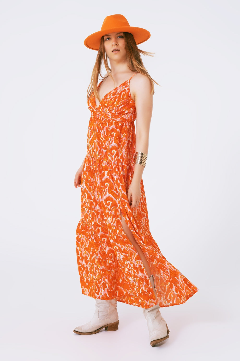 Vestido longo estampado floral com decote em V em laranja