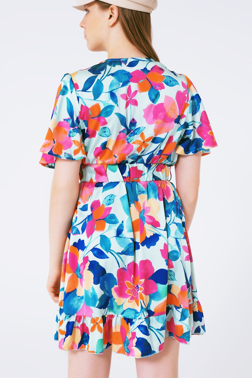 vestido de cetim macio com cinto e estampa de flores