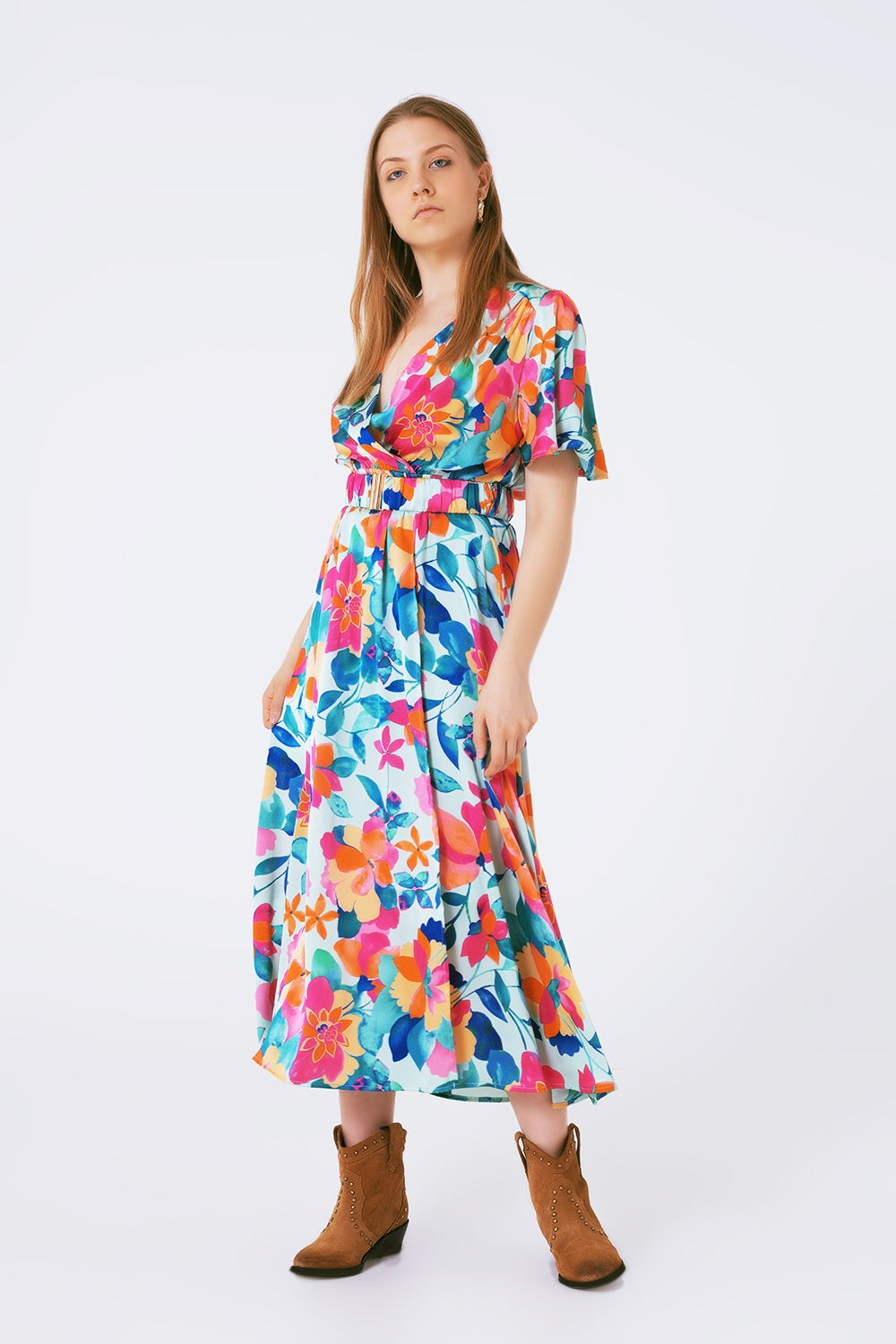 vestido maxi de cetim macio com cinto e estampa de flores