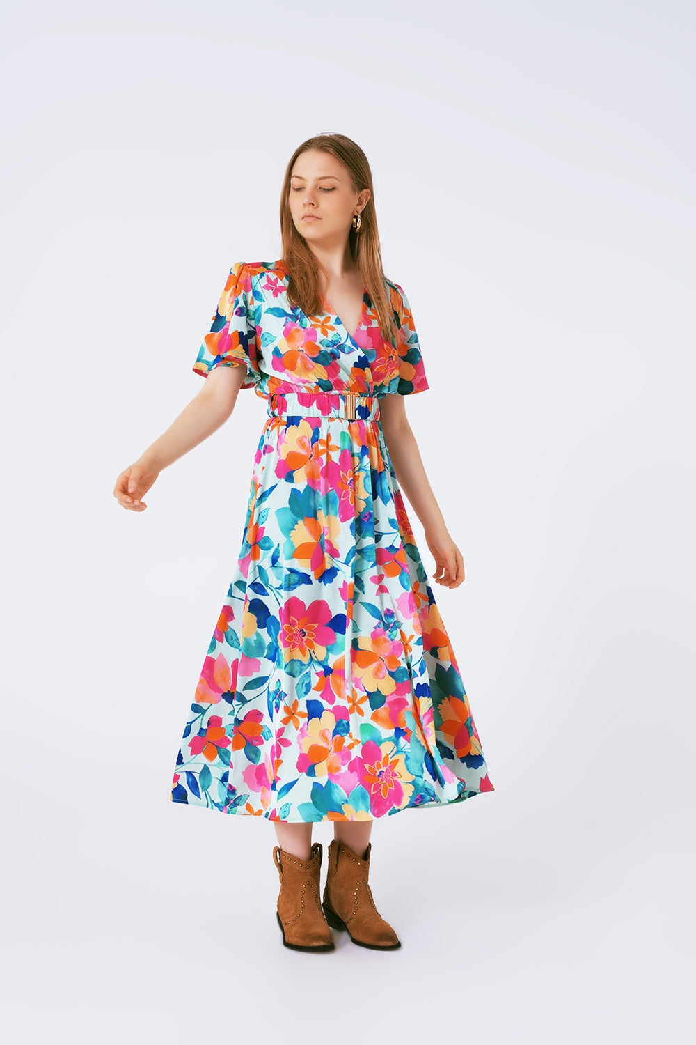 vestido maxi de cetim macio com cinto e estampa de flores