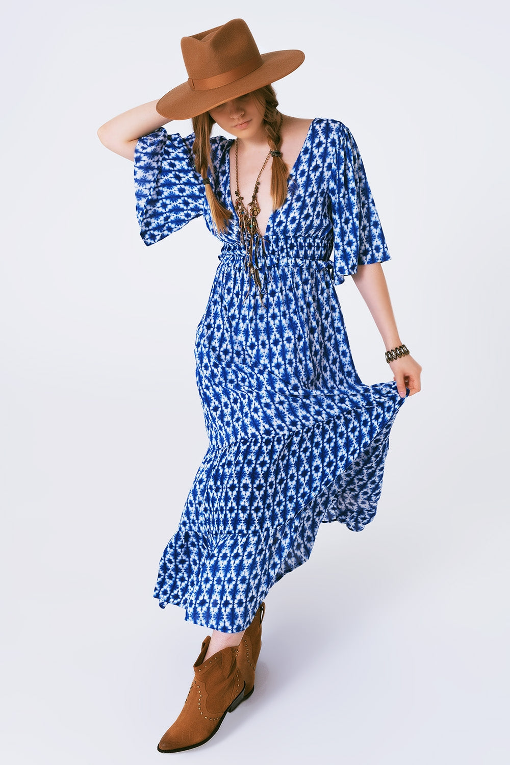 vestido maxi com estampa boho cruzado nas costas