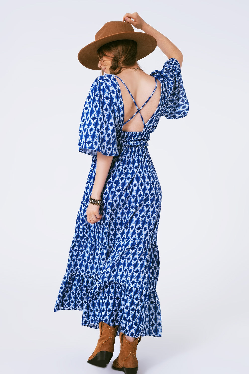 vestido maxi com estampa boho cruzado nas costas