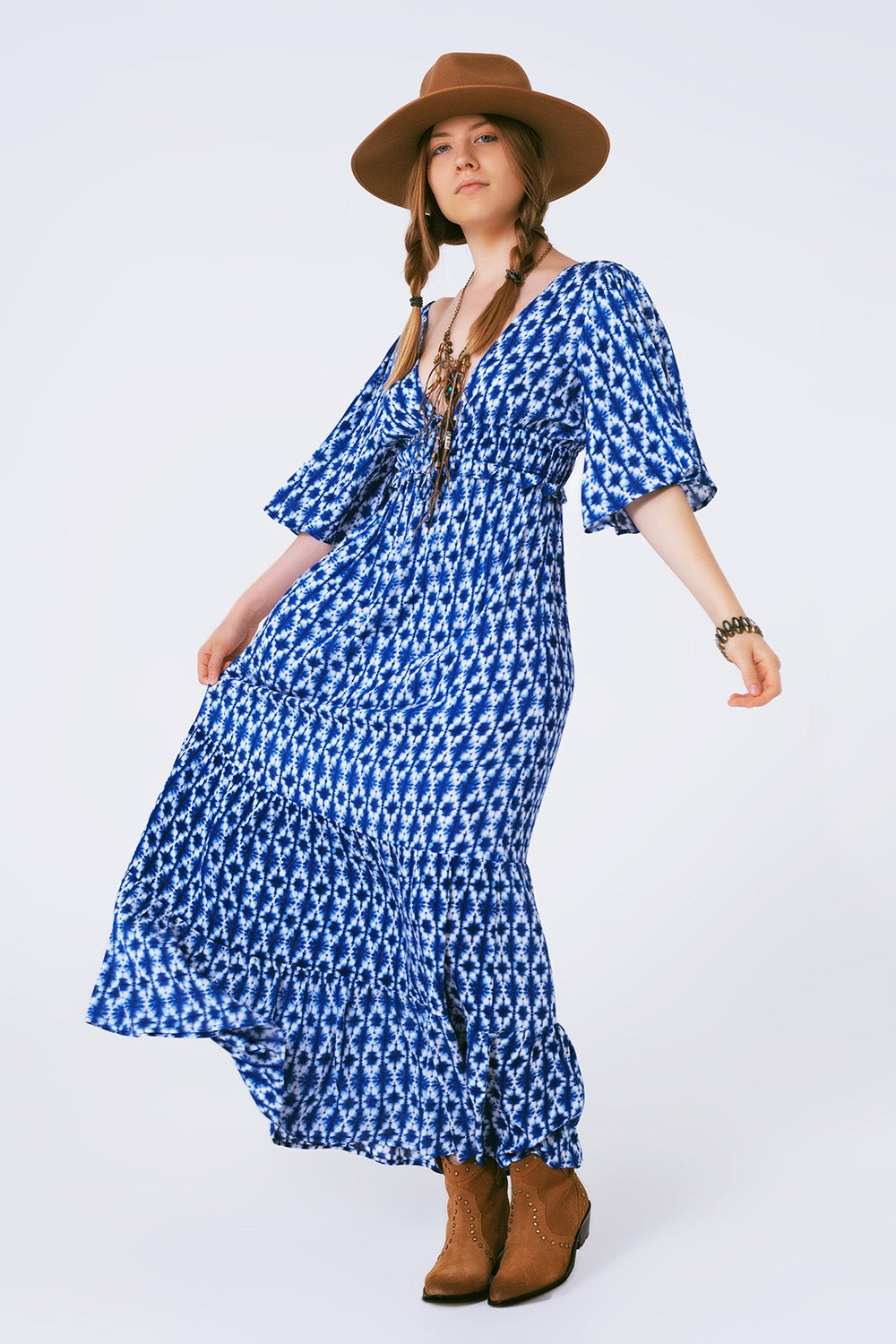 vestido maxi com estampa boho cruzado nas costas