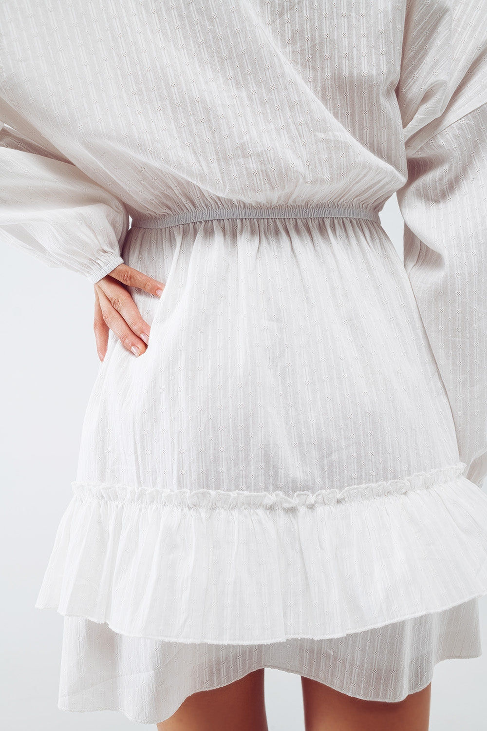 Vestido curto skater com mangas compridas e textura em branco
