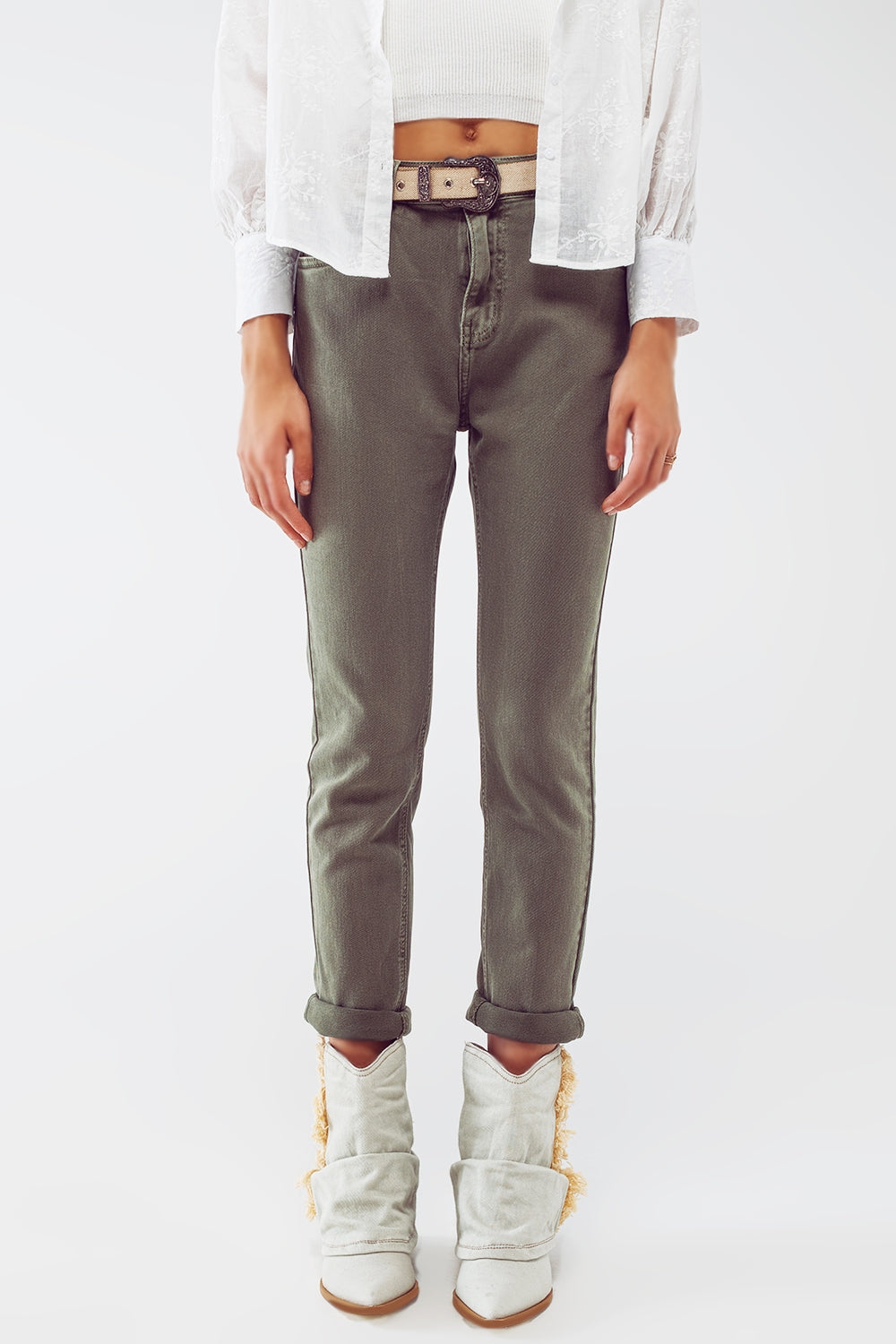 Calça jeans skinny básica em verde militar