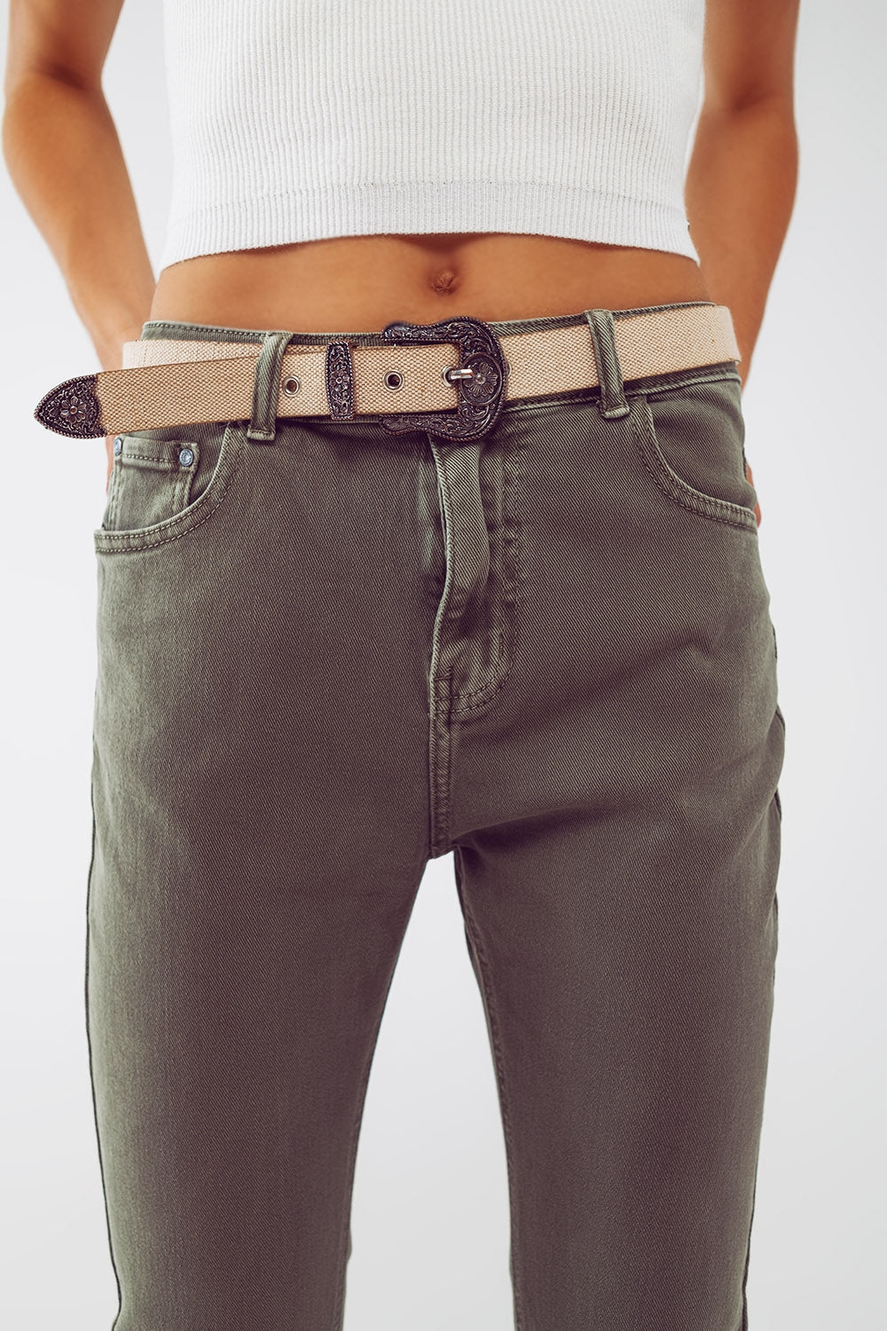 Calça jeans skinny básica em verde militar