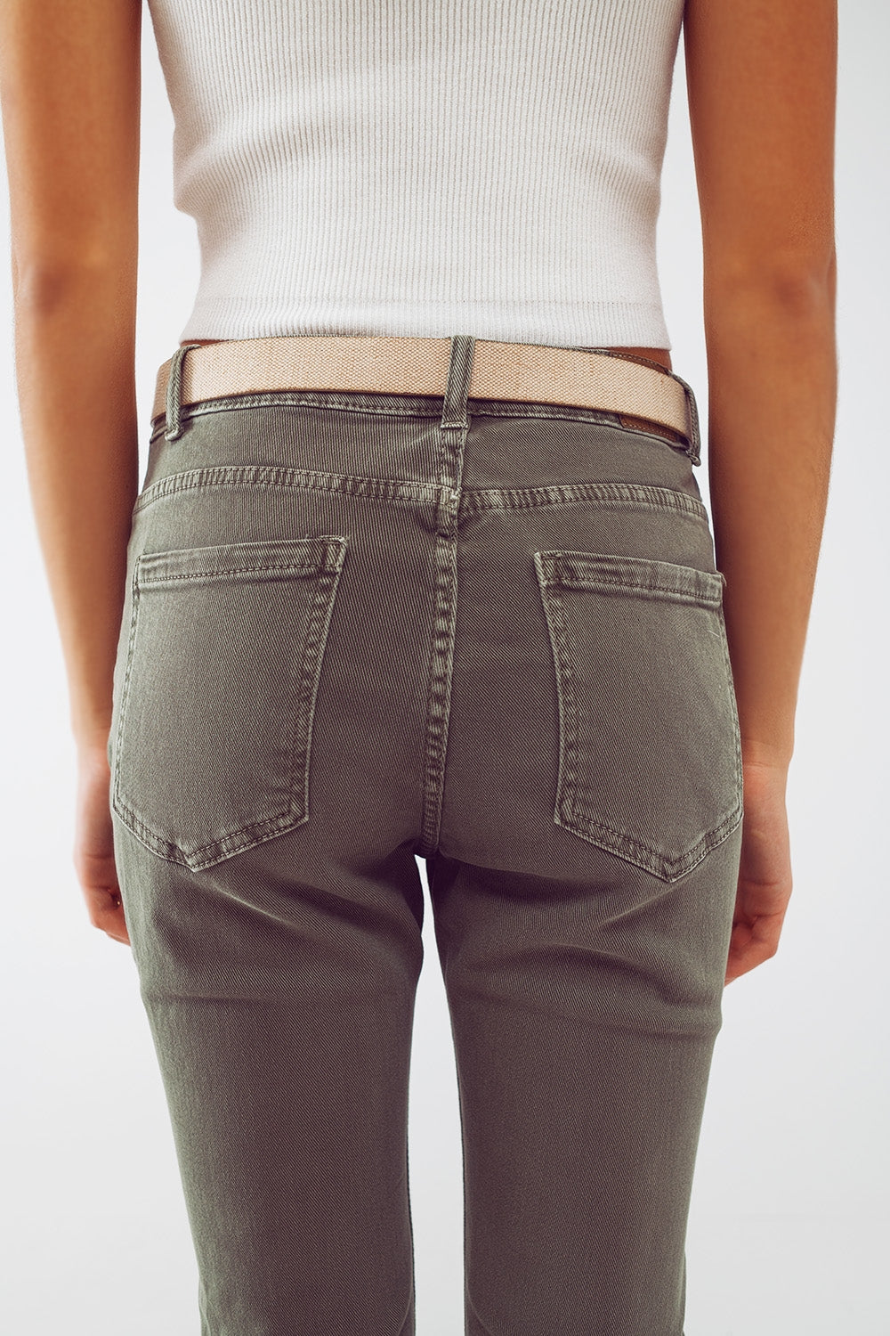 Calça jeans skinny básica em verde militar