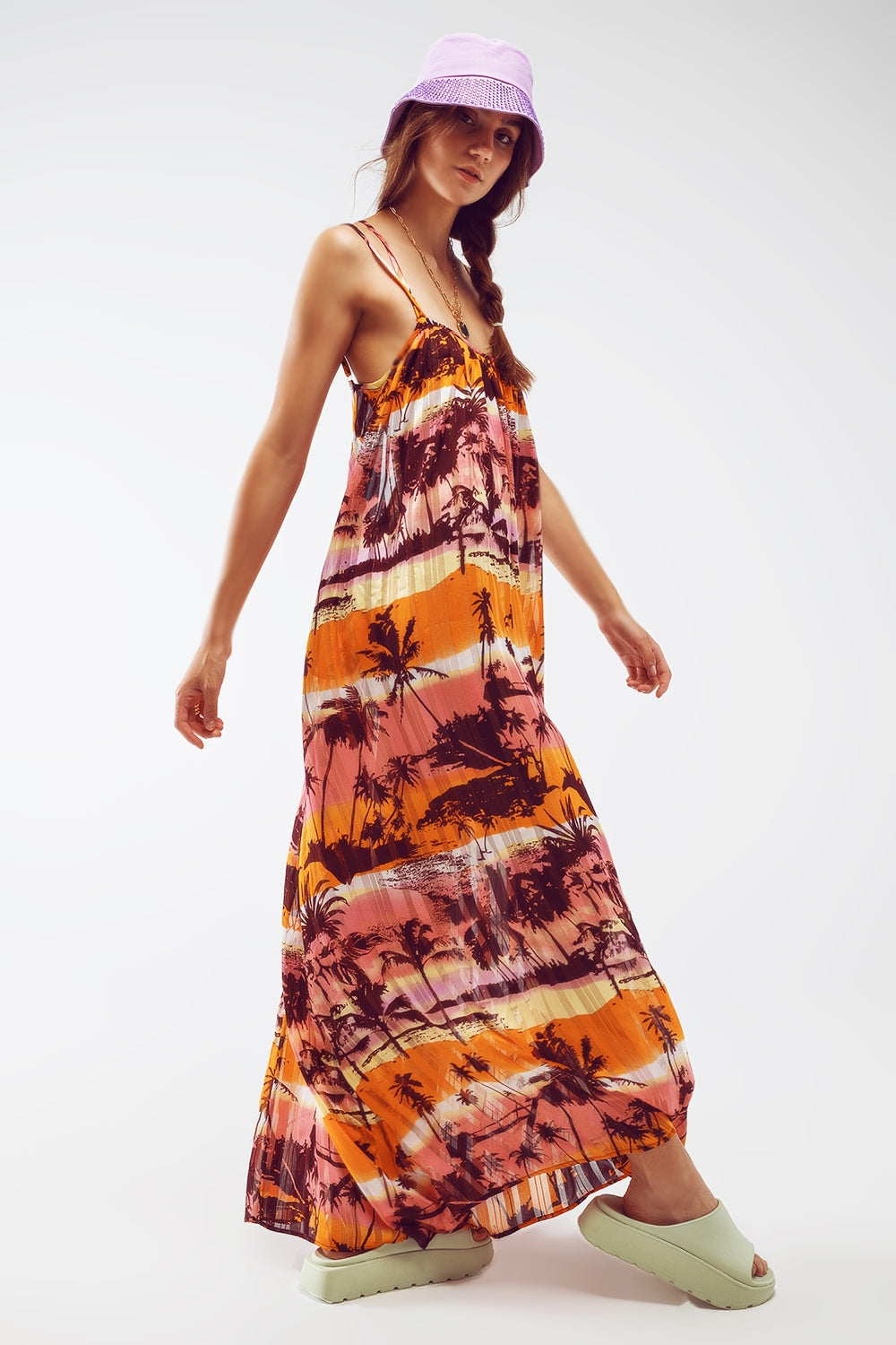 Vestido longo maxi com as costas abertas e estampa tropical em rosa