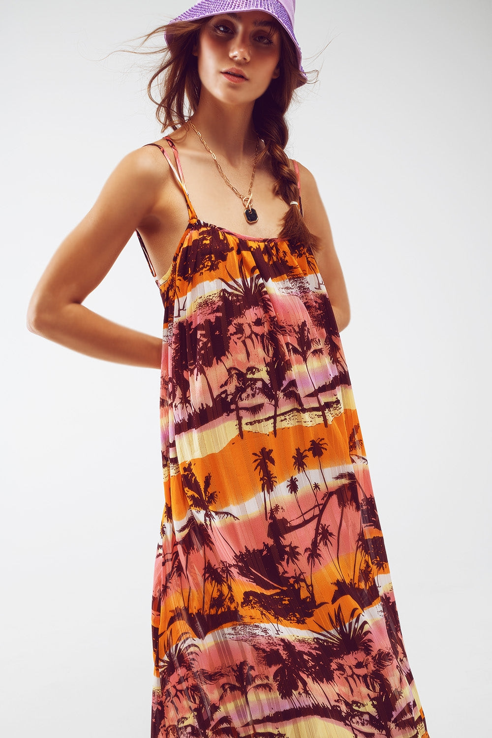 Vestido longo maxi com as costas abertas e estampa tropical em rosa