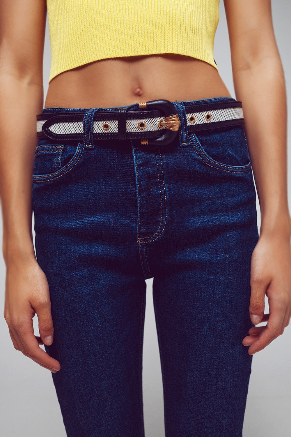 Calça jeans skinny em lavagem azul médio