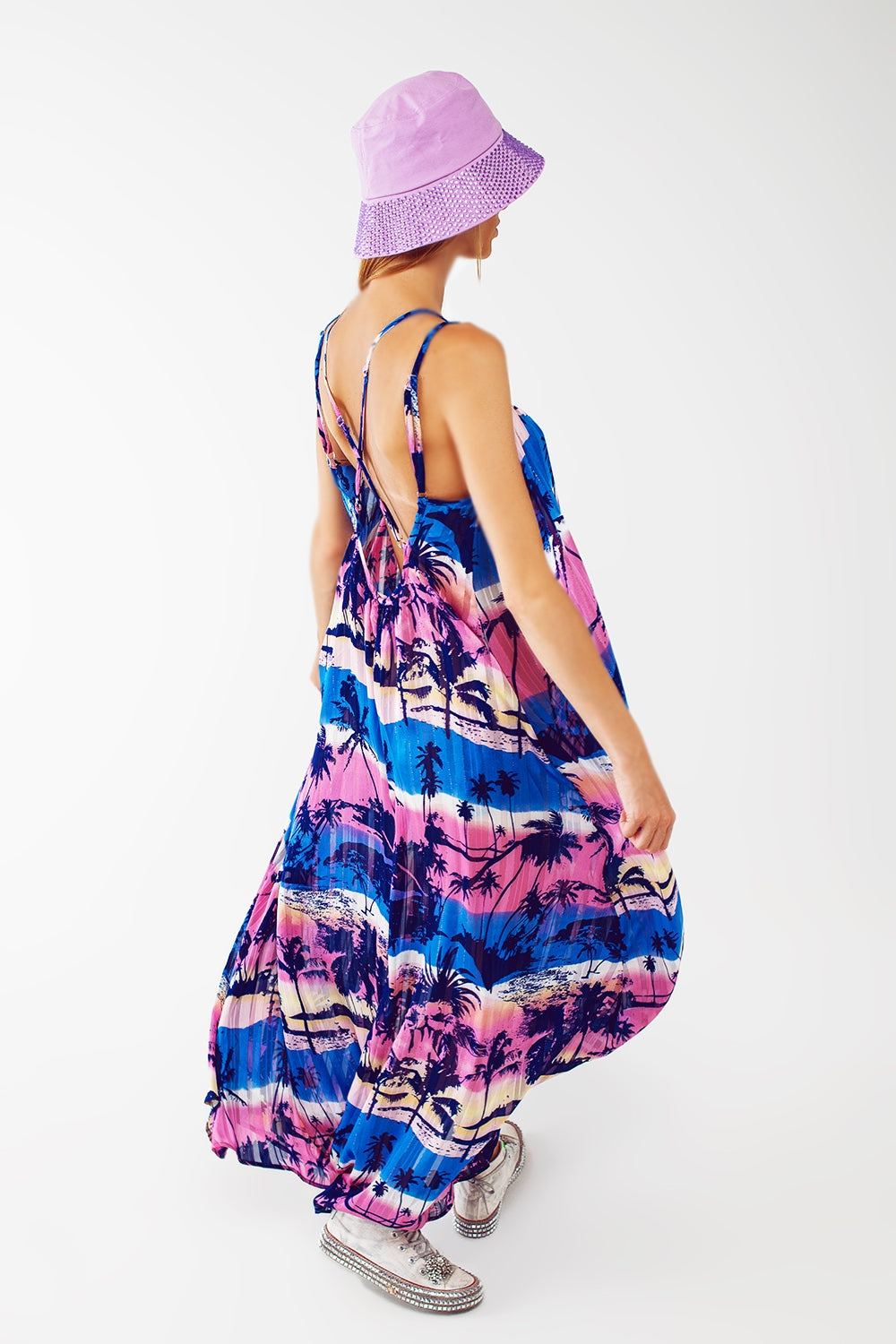 Vestido maxi com as costas abertas e relaxado com estampa tropical azul