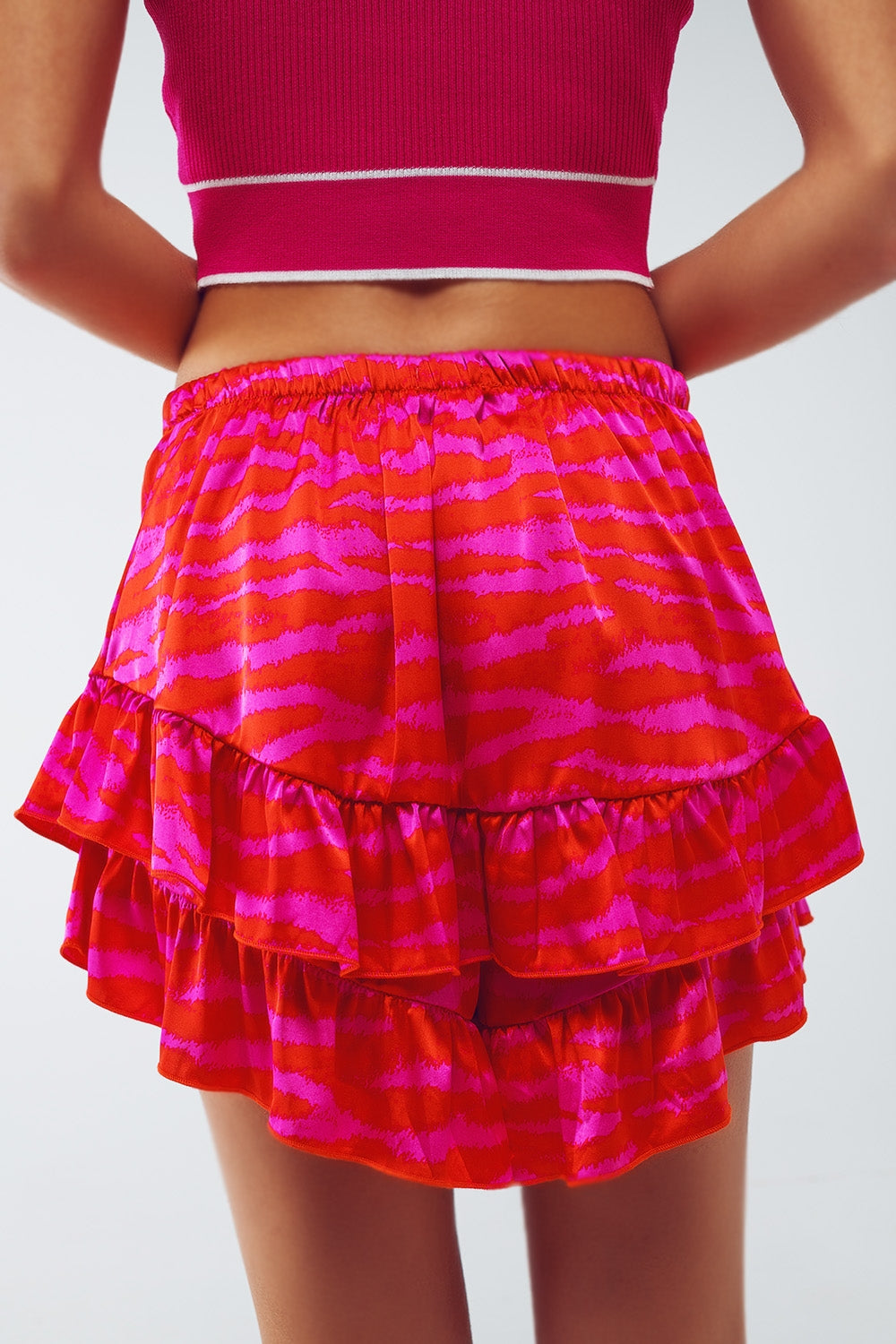Shorts com barra franzida em estampa de zebra em laranja e fúcsia