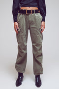 Calça cargo com pontas de borla em verde militar