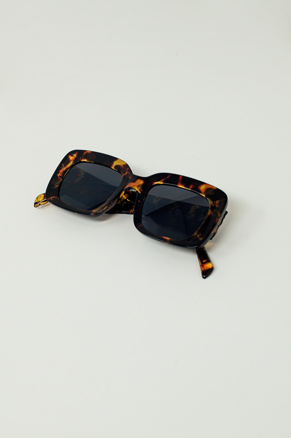 Óculos de sol retangulares oversized em estilo retrô