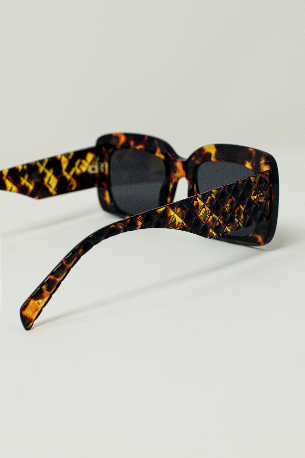 Óculos de sol retangulares oversized em estilo retrô