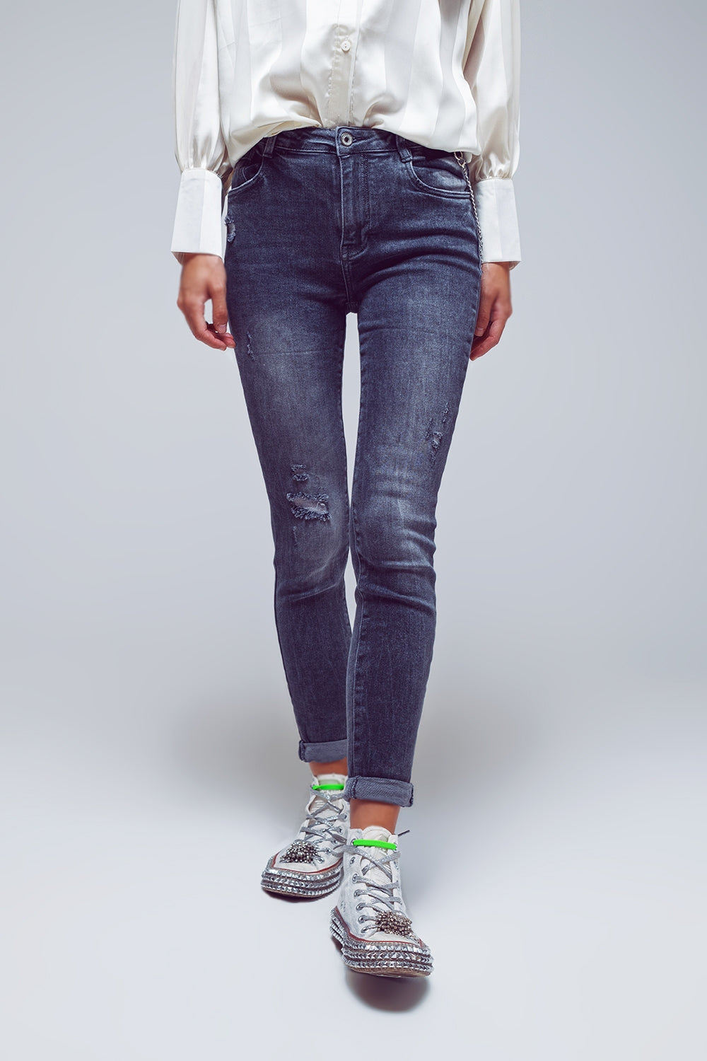 Calças Skinny Fit Escuras Rasgadas