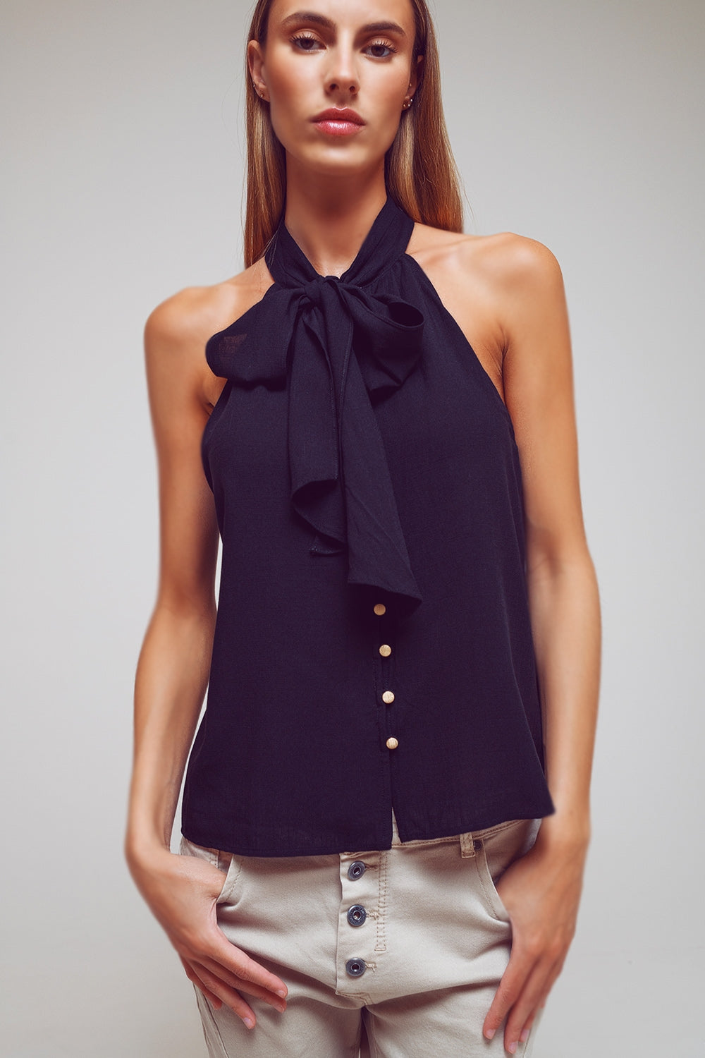 Top Halter com laço na gola em Preto