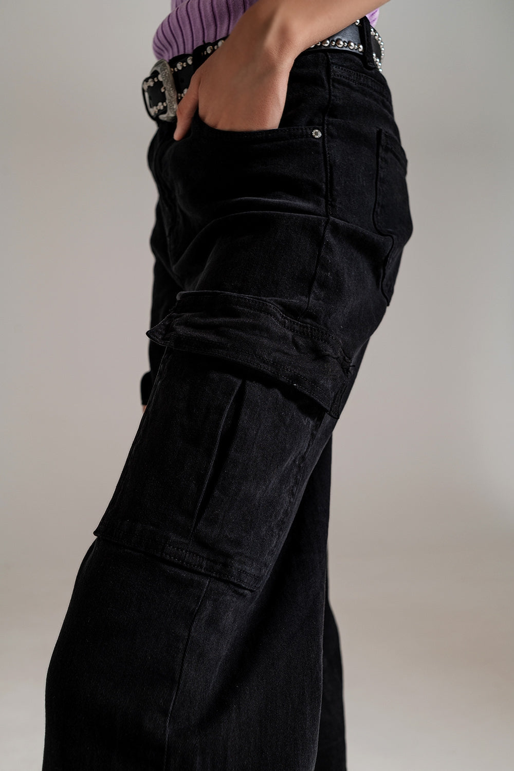 Calça cargo reta em preto