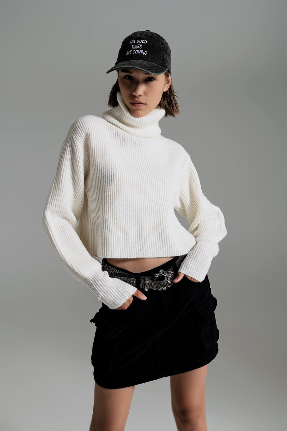 Camisola de gola alta de malha com nervuras creme com mangas de balão