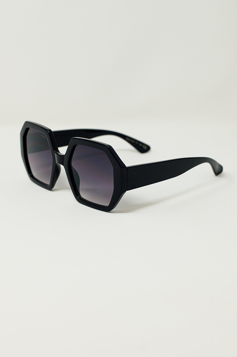 Óculos de sol hexagonais e oversized vintage preto