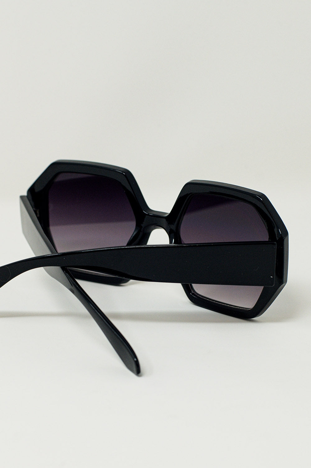 Óculos de sol hexagonais e oversized vintage preto
