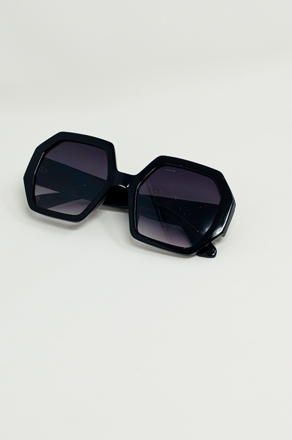 Óculos de sol hexagonais e oversized vintage preto